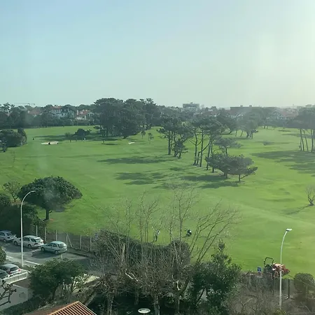 Center Appartment, & Golf Walking Tour Апартаменти