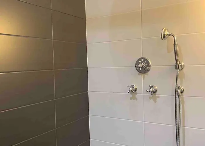 Center Appartment, & Golf Walking Tour