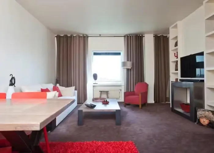 Center Appartment, & Golf Walking Tour *