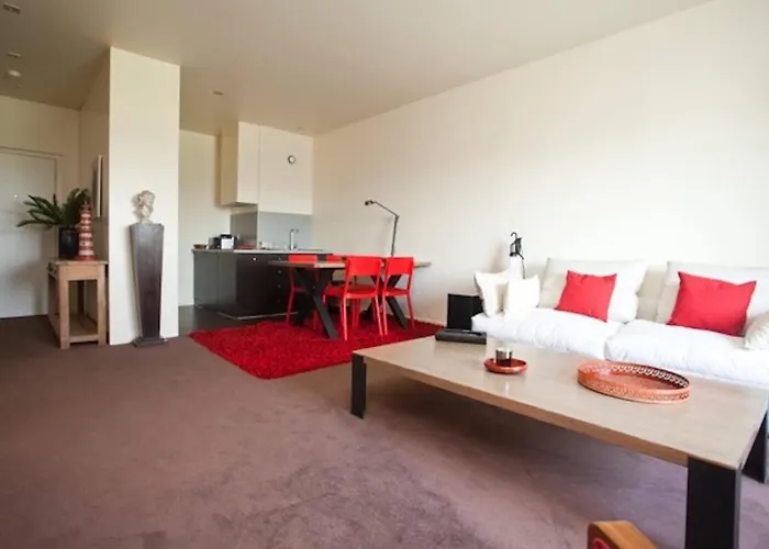 Center Appartment, & Golf Walking Tour 公寓